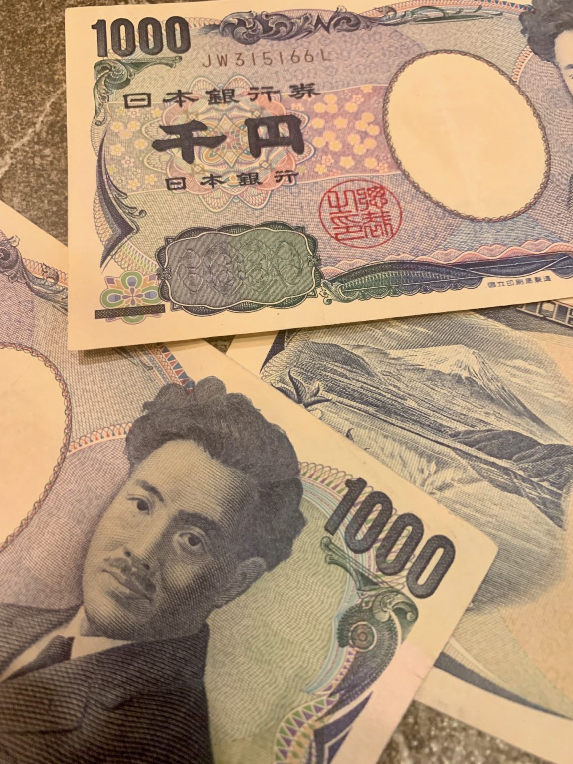 ¥1000 (Japanese Yen) bills feature Mount Fuji!